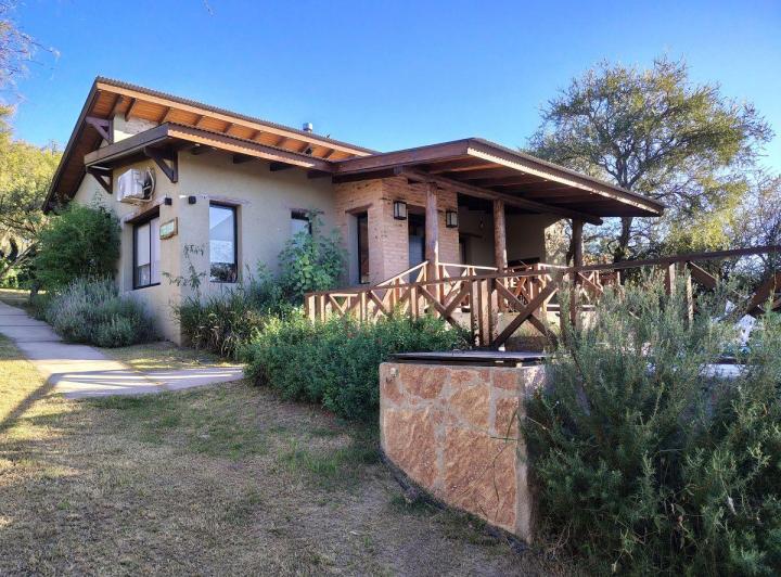 Casa · 220m² · 6 Ambientes · 3 Cocheras