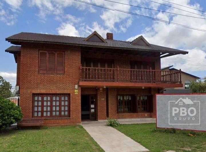 Casa · 350m² · 4 Dormitorios · 3 Cocheras