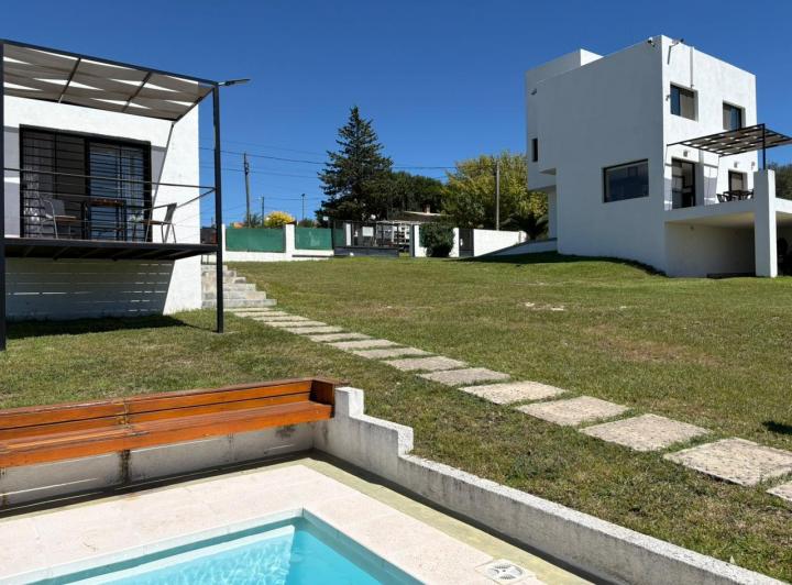 Casa · 204m² · 4 Dormitorios · 4 Cocheras