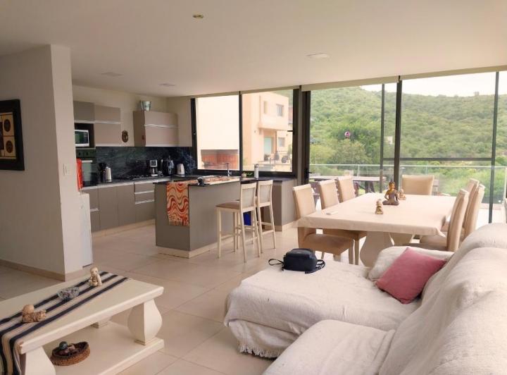 Casa · 202m² · 5 Ambientes · 2 Cocheras