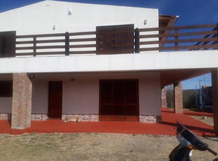 Casa · 300m² · 6 Ambientes · 4 Cocheras