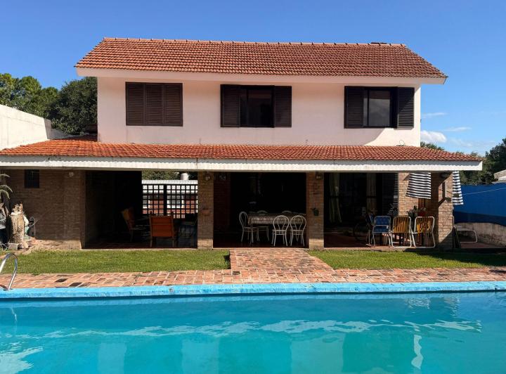 Casa · 190m² · 5 Ambientes