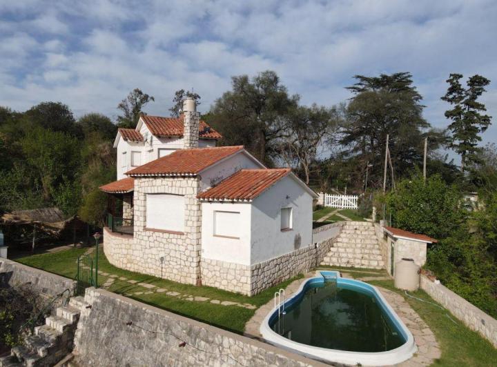 Casa · 320m² · 2 Ambientes · 1 Cochera