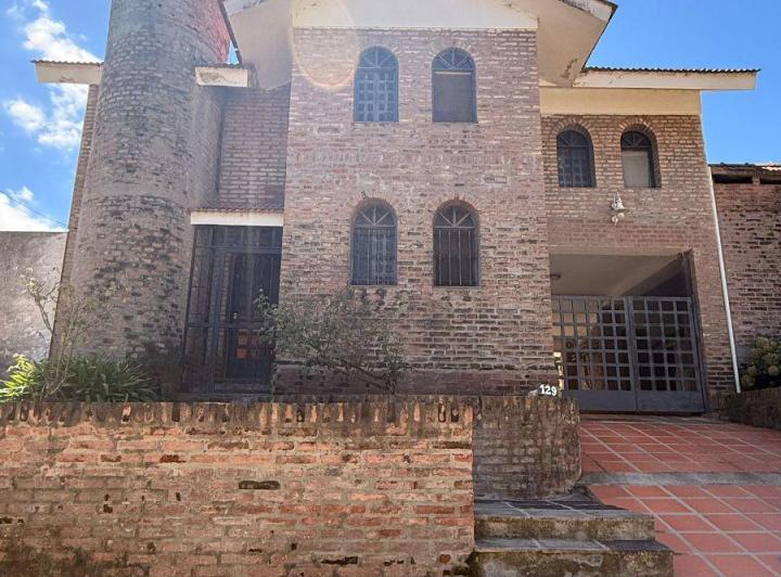 Casa · 185m² · 6 Ambientes · 1 Cochera