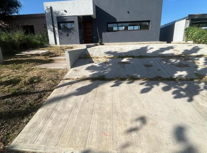 Casa · 117m² · 5 Ambientes · 2 Cocheras