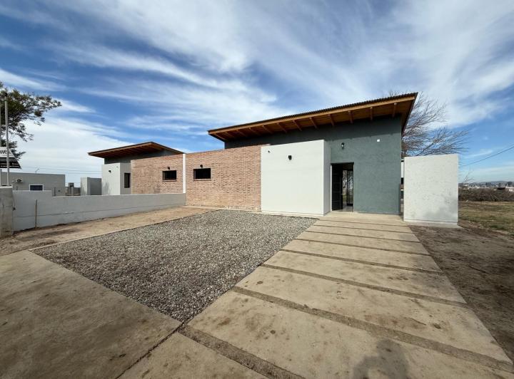 Casa · 96m² · 5 Ambientes · 1 Cochera