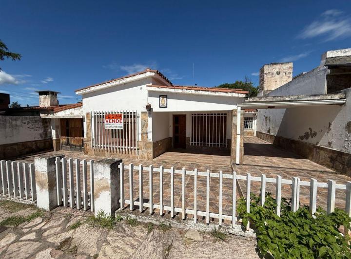 Casa · 130m² · 5 Ambientes · 3 Cocheras