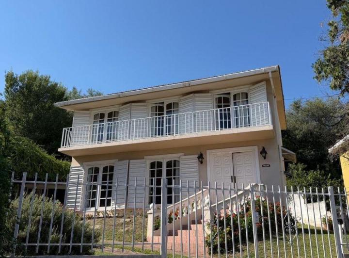 Casa · 200m² · 6 Ambientes · 1 Cochera