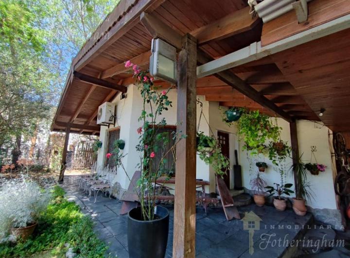 Casa · 180m² · 5 Ambientes · 2 Cocheras