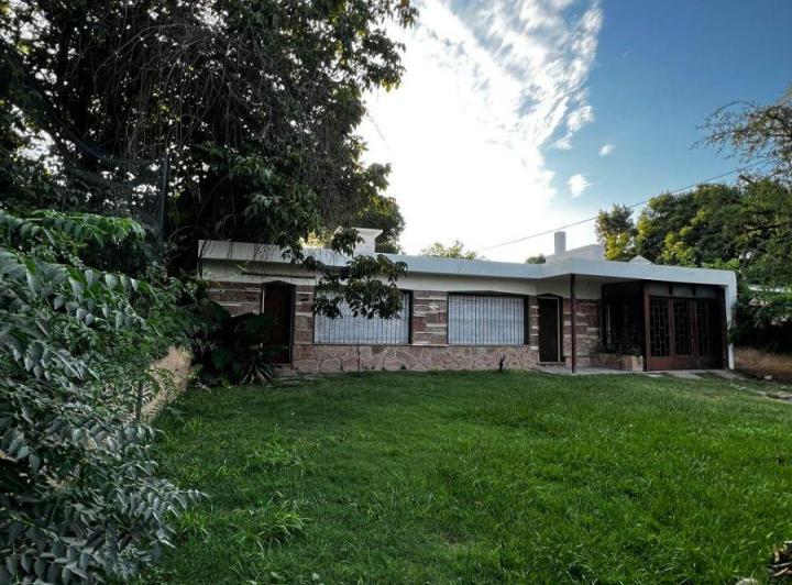 Casa · 250m² · 3 Ambientes · 2 Cocheras