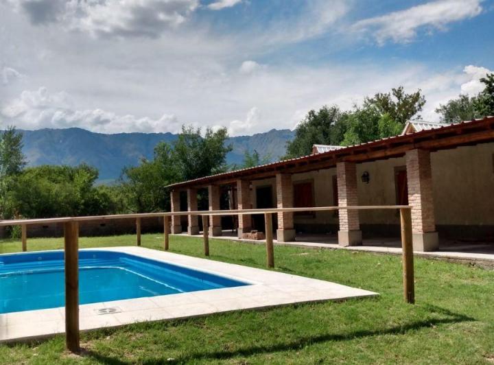 Casa · 400m² · 6 Ambientes · 2 Cocheras