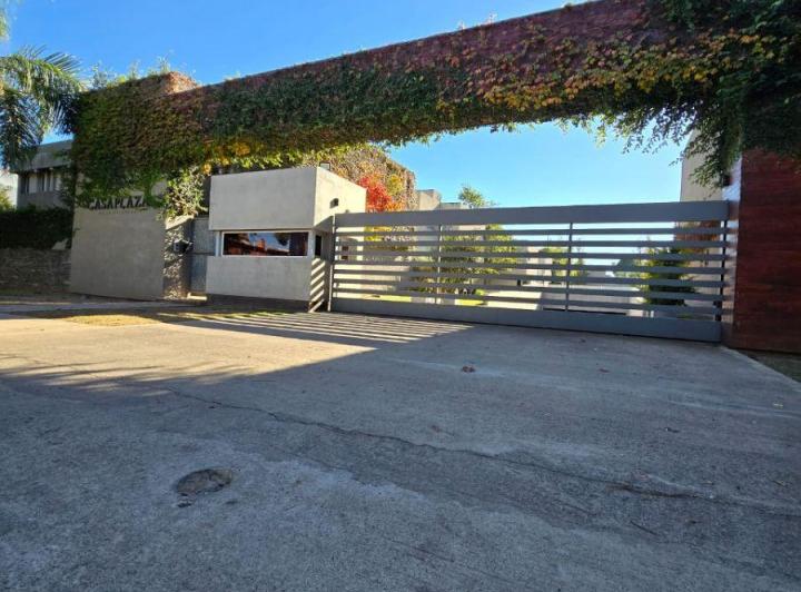 Casa · 140m² · 4 Ambientes · 2 Cocheras