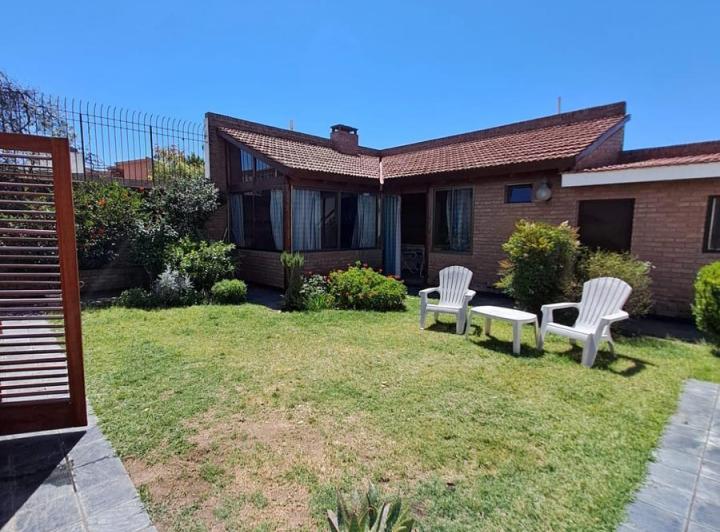 Casa · 372m² · 6 Ambientes · 3 Cocheras