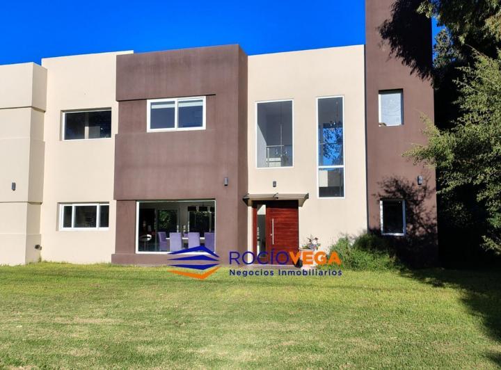 Casa · 214m² · 5 Ambientes · 1 Cochera