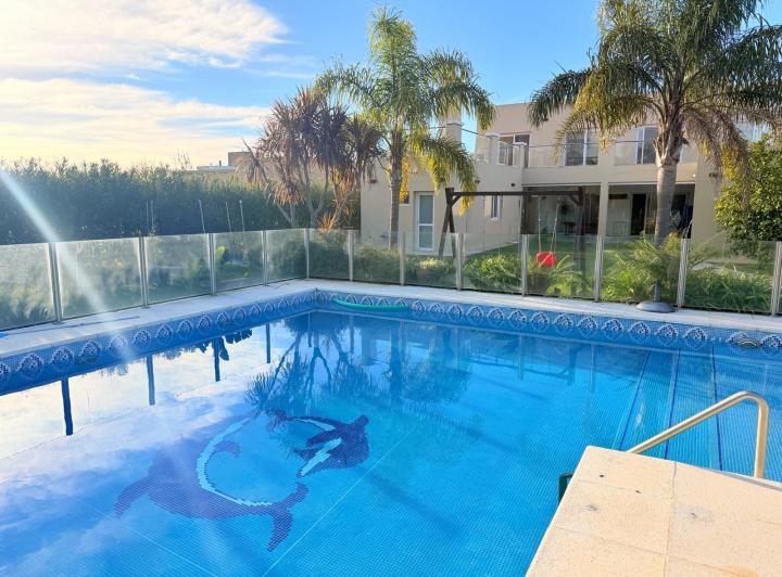 Casa · 350m² · 5 Ambientes · 1 Cochera