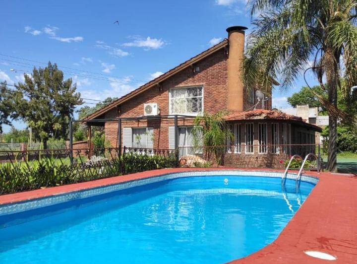 Casa · 230m² · 4 Ambientes · 1 Cochera