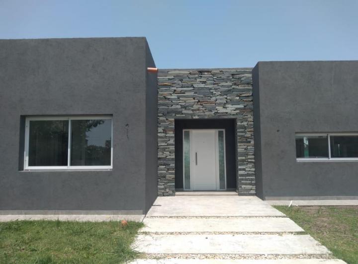 Casa · 150m² · 4 Ambientes · 2 Cocheras