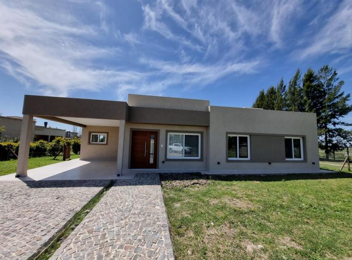 Casa · 160m² · 4 Ambientes · 2 Cocheras