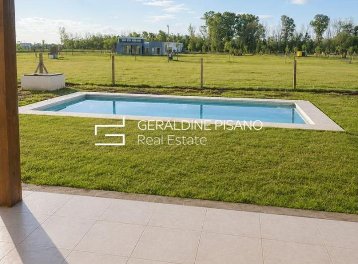 Casa · 200m² · 45 Ambientes · 3 Cocheras