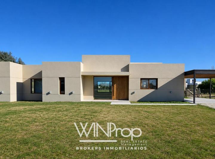 Casa · 220m² · 3 Dormitorios