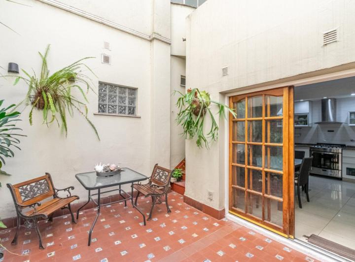 Casa · 310m² · 5 Ambientes · 1 Cochera