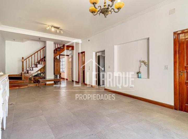 Casa · 188m² · 5 Ambientes · 1 Cochera