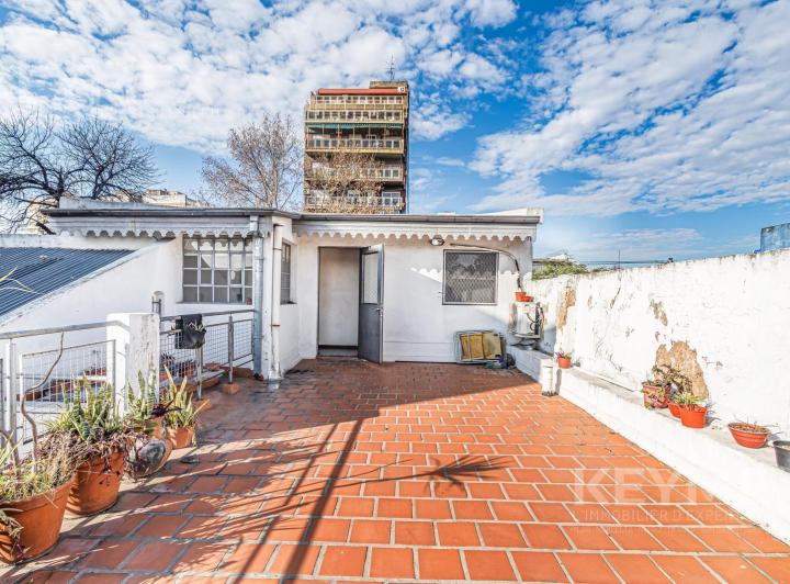 Casa · 224m² · 6 Ambientes · 1 Cochera