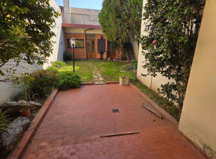 Casa · 340m² · 8 Ambientes