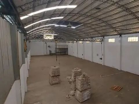 Galpón en Alquiler en Luzuriaga, Maipú