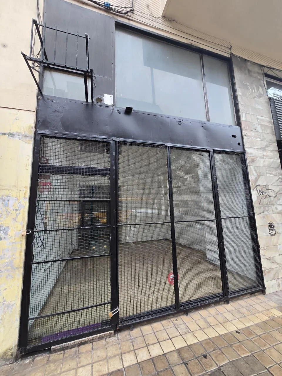 Local comercial en Av. Emilio Olmos 393.