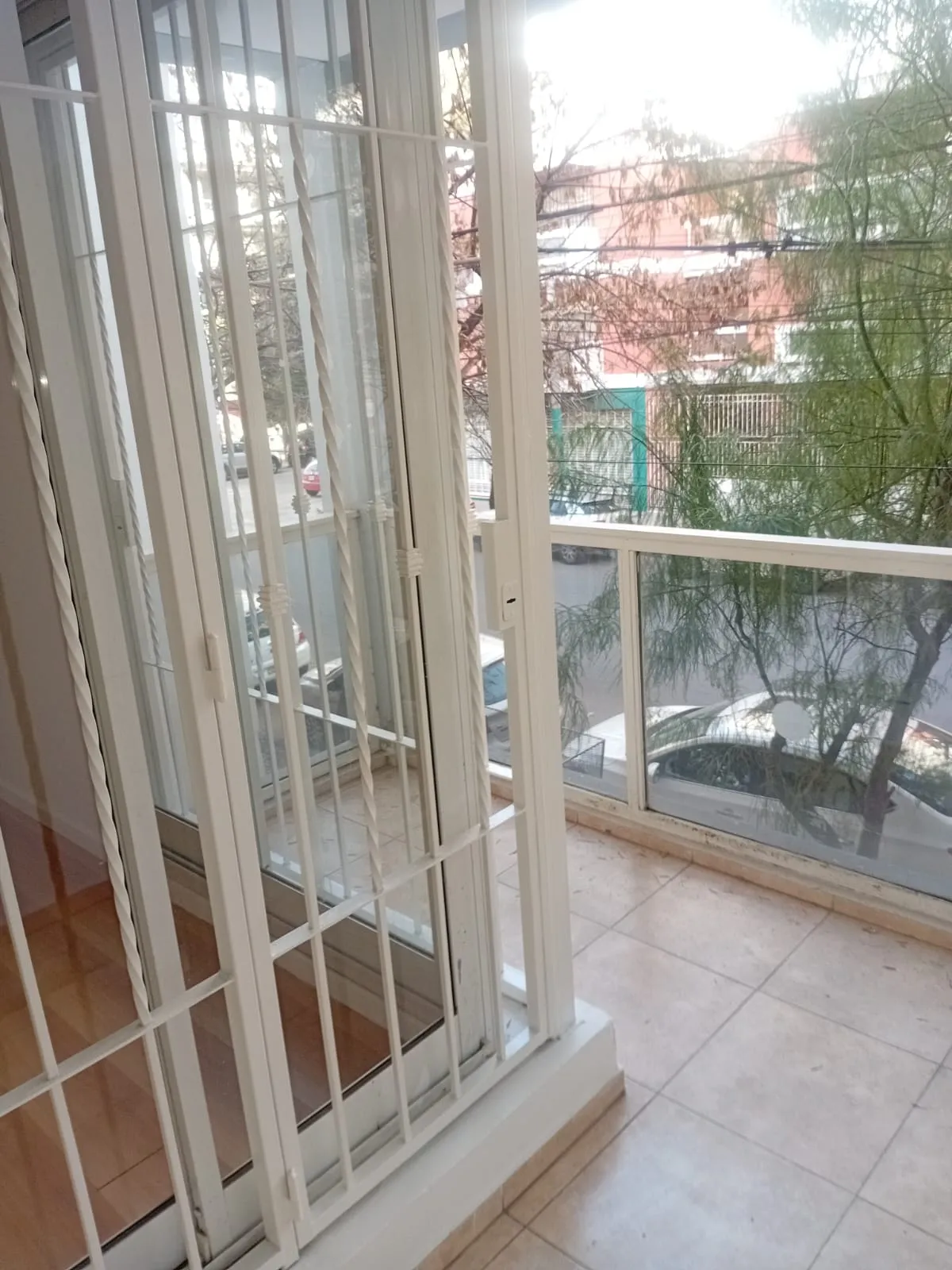 UN DORMITORIO FRENTE EN  BARRIO GENERAL PAZ CON BALCON Y SUM