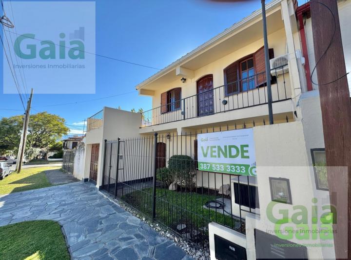 Casa · 210m² · 7 Ambientes · 3 Cocheras