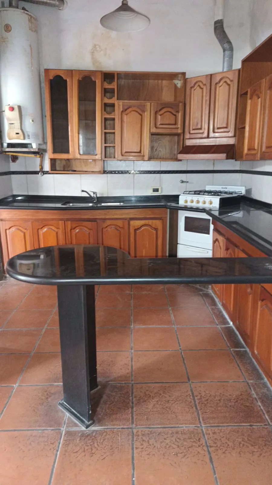 Casa en Alquiler 2 Dorm. A mts de Av. Patria c/ Cochera