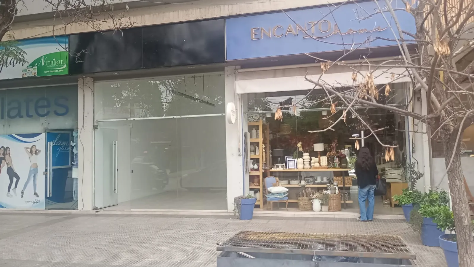 Local sobre Av. Tejeda, Complejo comercial Araucaria