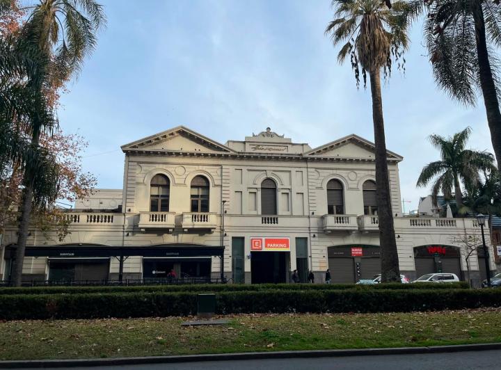 Local comercial · 111m²