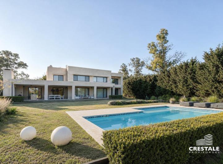 Casa · 355m² · 6 Ambientes · 2 Cocheras