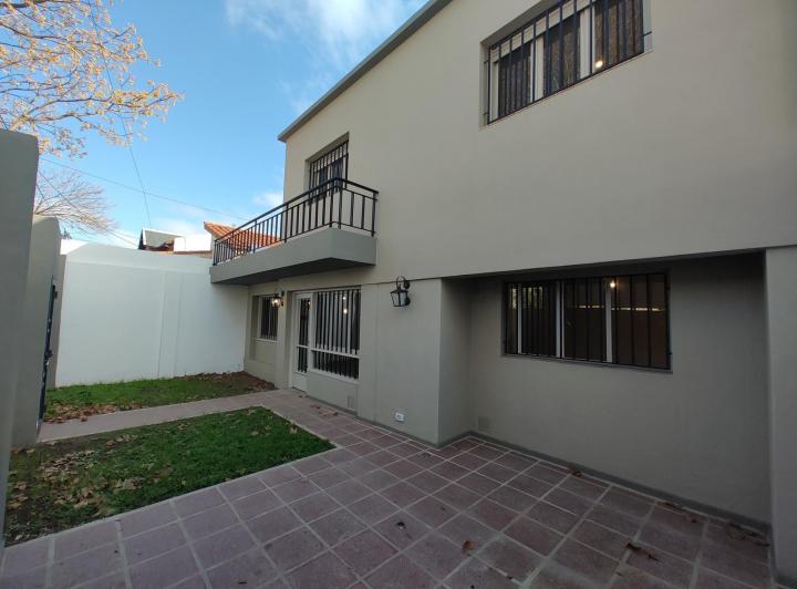 Casa · 83m² · 6 Ambientes · 1 Cochera