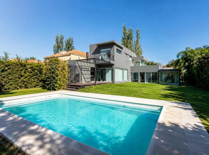 Casa · 262m² · 3 Dormitorios
