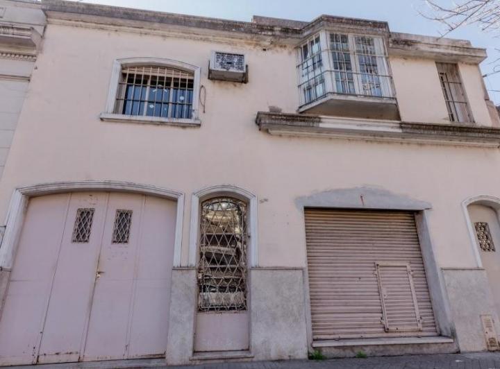 Casa · 210m² · 4 Ambientes · 1 Cochera