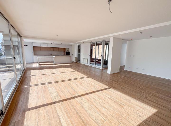 Departamento · 190m² · 5 Ambientes · 1 Cochera