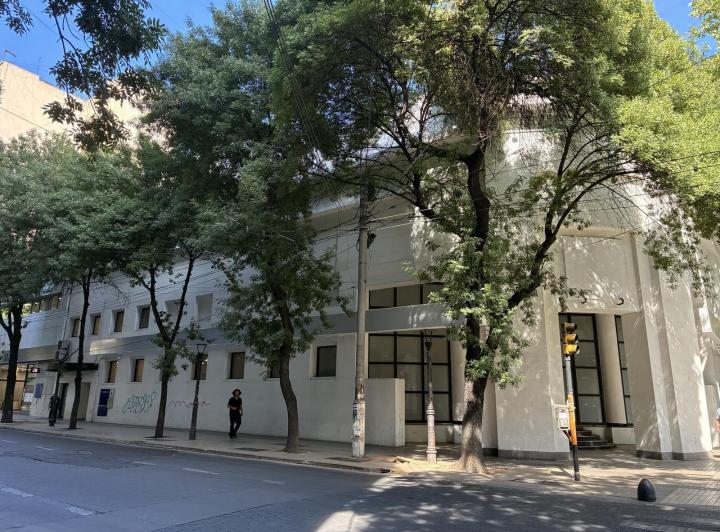 Local comercial · 1051m²