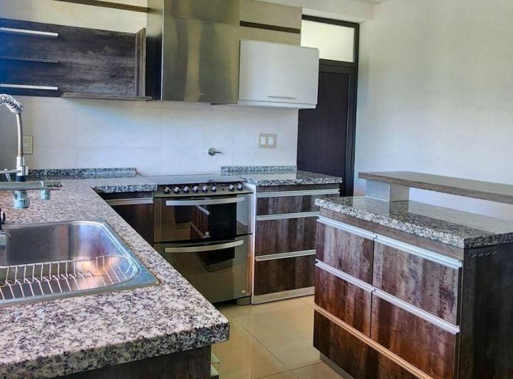 Casa · 287m² · 5 Ambientes · 4 Cocheras
