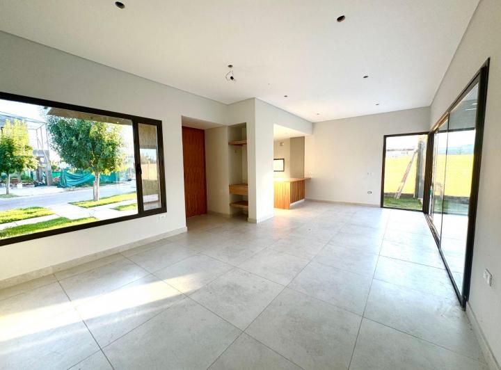 Casa · 170m² · 4 Ambientes · 2 Cocheras