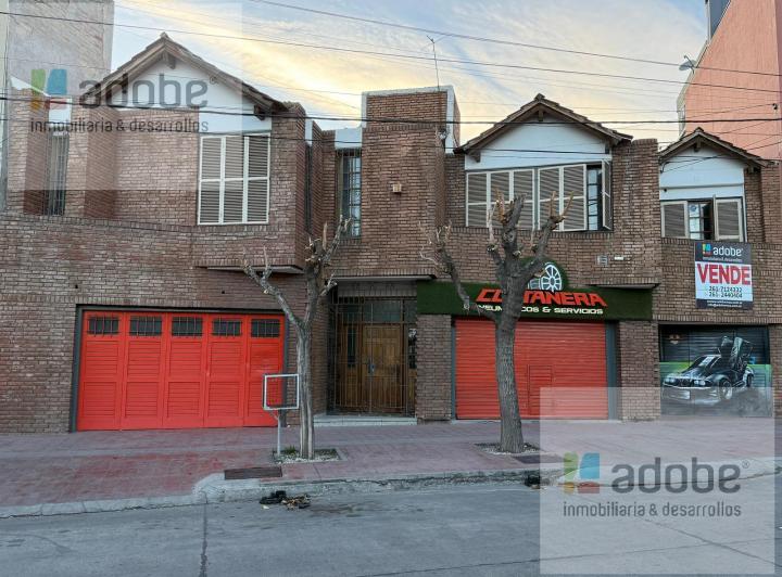 Casa · 328m² · 3 Dormitorios · 1 Cochera