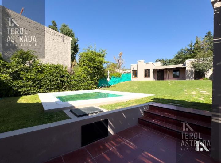 Casa · 202m² · 4 Ambientes · 2 Cocheras
