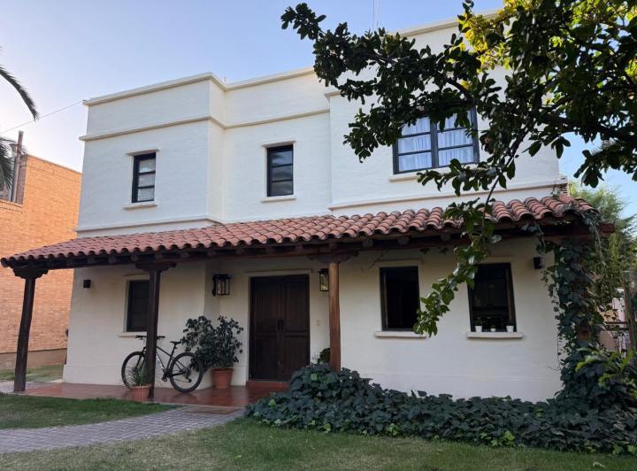 Casa · 197m² · 7 Ambientes · 2 Cocheras
