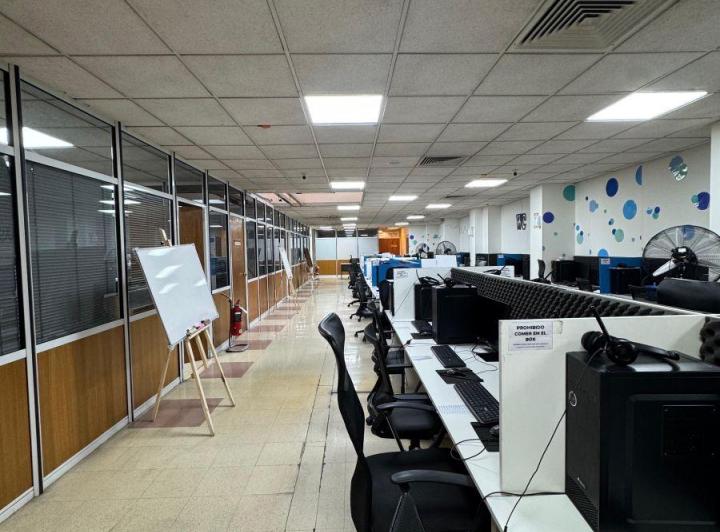 Oficina comercial · 300m² · 8 Ambientes · 2 Cocheras
