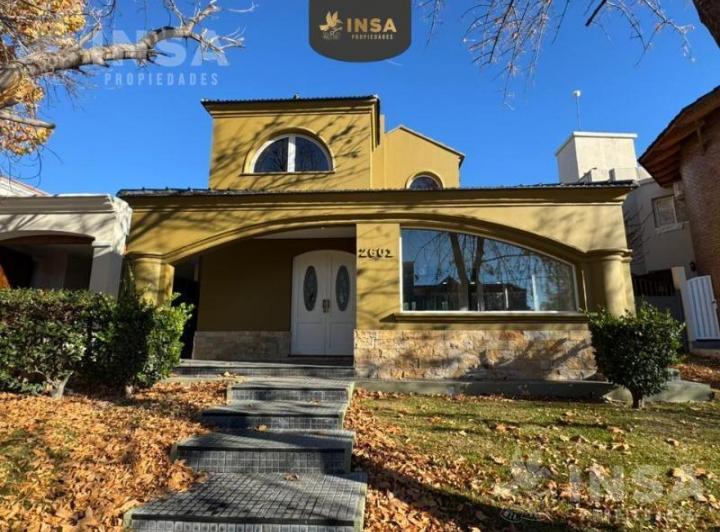 Casa · 380m² · 10 Ambientes · 1 Cochera