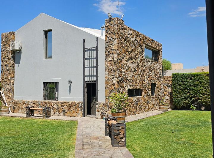 Casa · 186m² · 6 Ambientes · 2 Cocheras