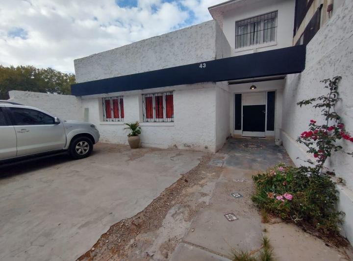 Casa · 110m² · 4 Ambientes · 3 Cocheras